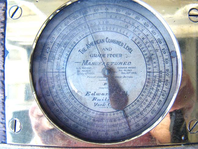An exceptionally fine brass mounted railroad level and grade finder circa 1904 — image 3